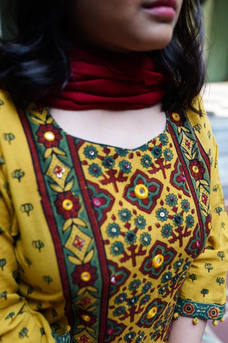YELLOW KAMAL MIRROR EMBROIDERED PATCHWORK AJRAKH KURTA