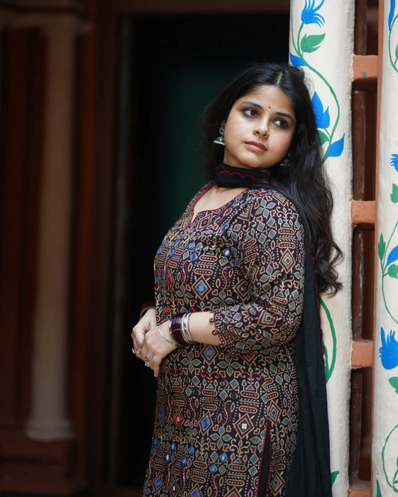 NAKSHATHRA REAL MIRROR WORK KURTA