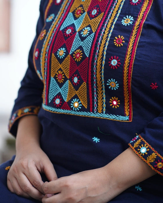 MADE IN BENGAL "MEERA" IN THE SHADE BLUE