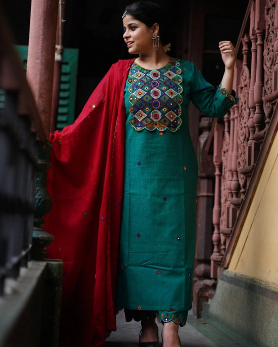 MADE IN BENGAL "MEERA" IN THE SHADE GREEN