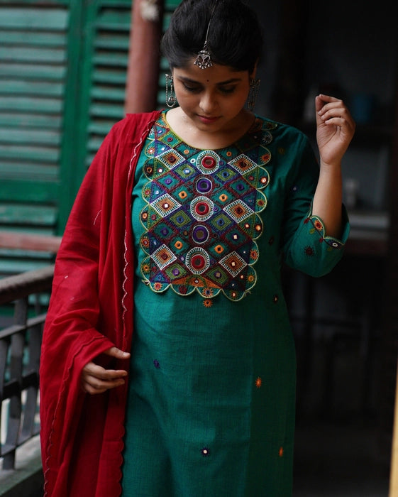 MADE IN BENGAL "MEERA" IN THE SHADE GREEN