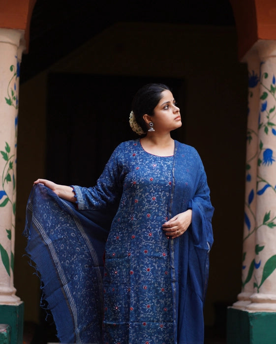 NEELA KOTA DORIA MIRROR WORK KURTA DUPATTA SET