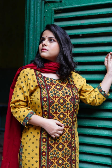 YELLOW KAMAL MIRROR EMBROIDERED PATCHWORK AJRAKH KURTA