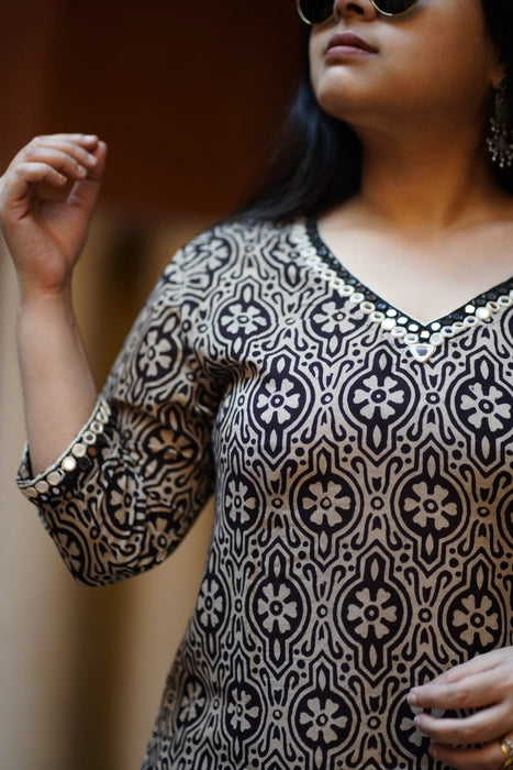 SANKH MIRROR WORK AJRAKH KURTA