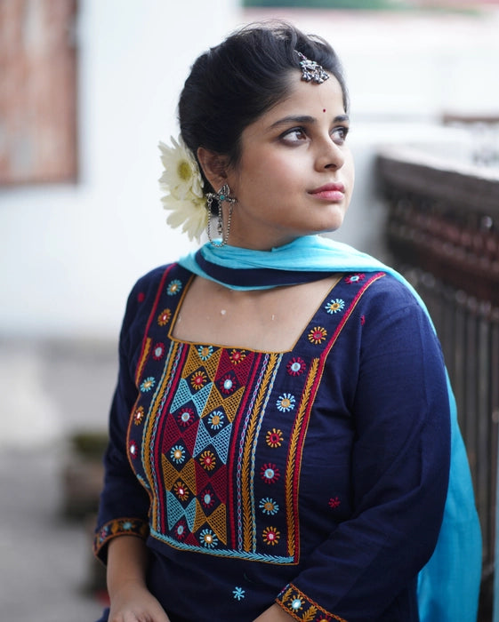 MADE IN BENGAL "MEERA" IN THE SHADE BLUE