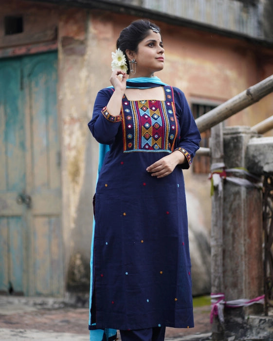 MADE IN BENGAL "MEERA" IN THE SHADE BLUE