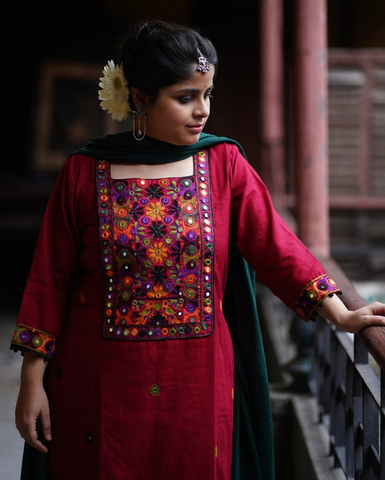 MADE IN BENGAL "MEERA" IN THE SHADE MAROON