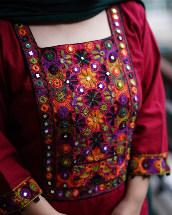 MADE IN BENGAL "MEERA" IN THE SHADE MAROON