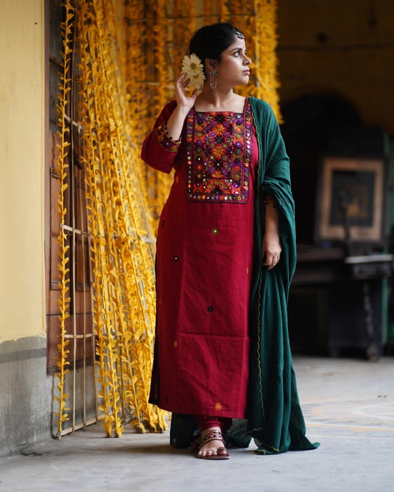 MADE IN BENGAL "MEERA" IN THE SHADE MAROON