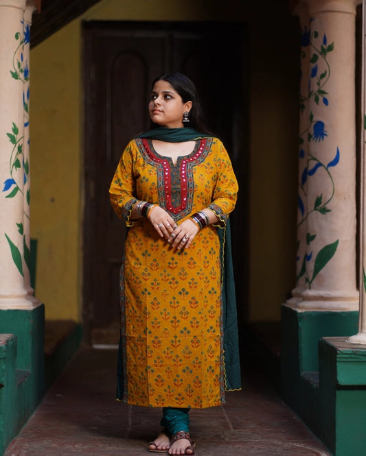 PHOOL FOR A PHOOL MIRROR WORK AJRAKH