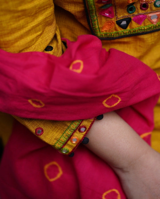 MADE IN BENGAL "MEERA" IN THE SHADE YELLOW