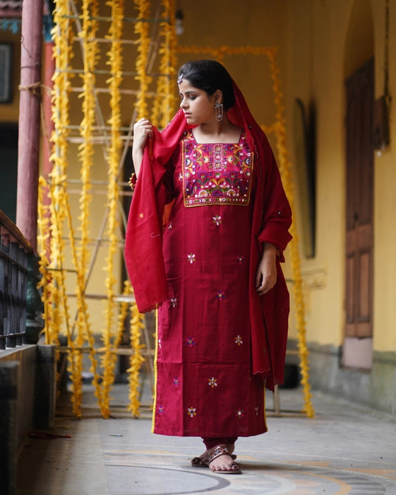 MADE IN BENGAL "MEERA" IN THE SHADE RED