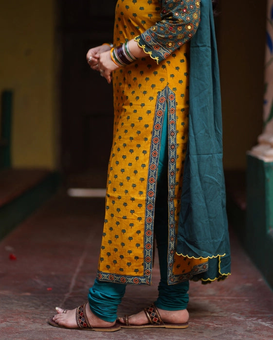 PEELI KAMAL MIRROR WORK AJRAKH KURTA